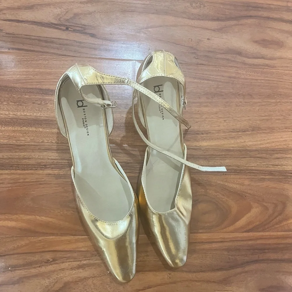 Elegant vintage Gold Women's closed toe Boston design Heels pumps